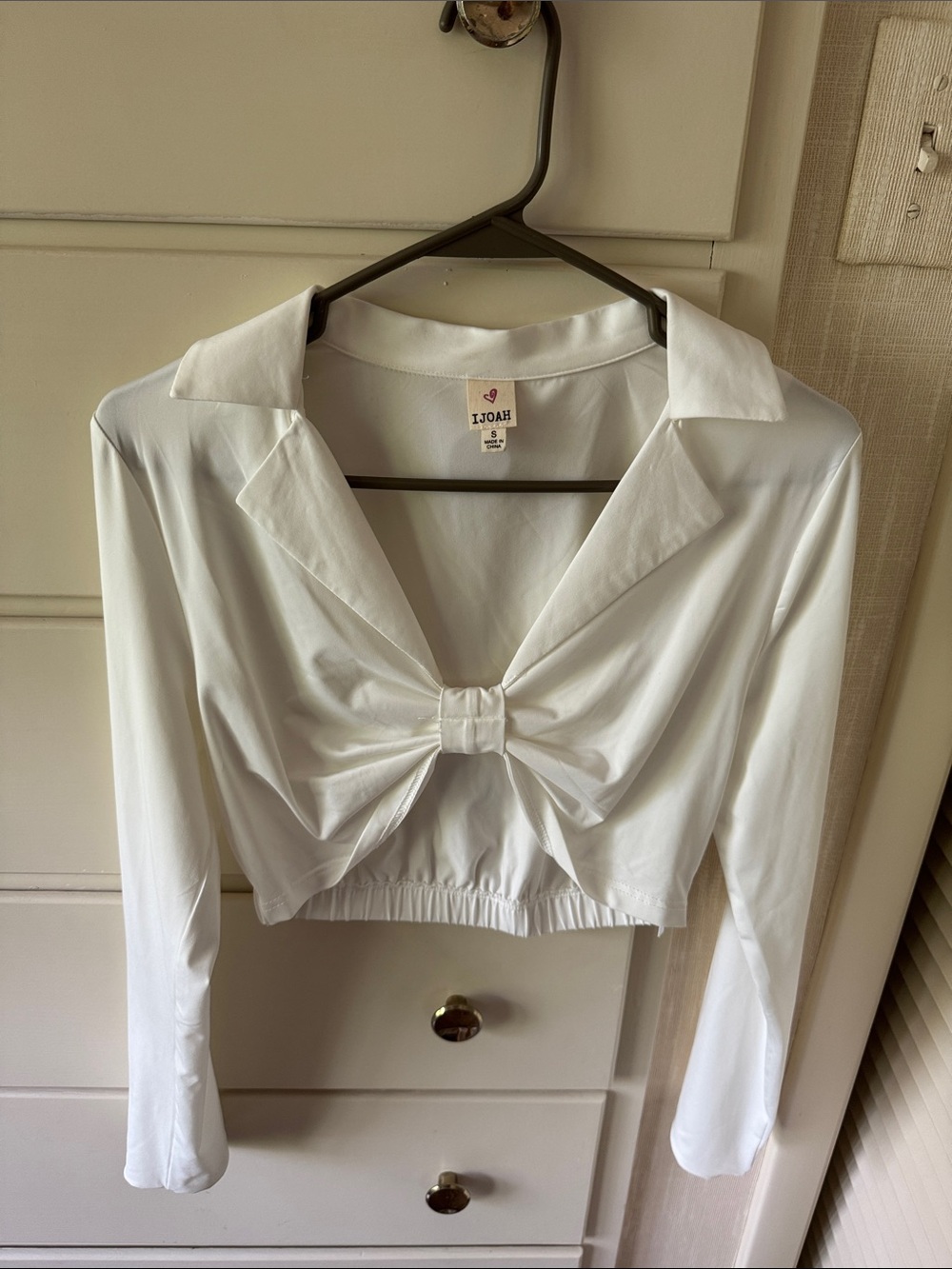 White Knot-Front Cropped Collared Top